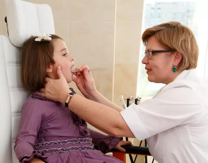 Пластика уздечки языка ребенку Пластика уздечки языка ребенку